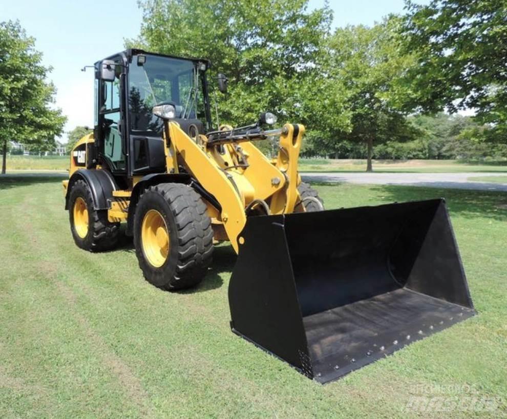CAT 908M Carregadeiras de rodas