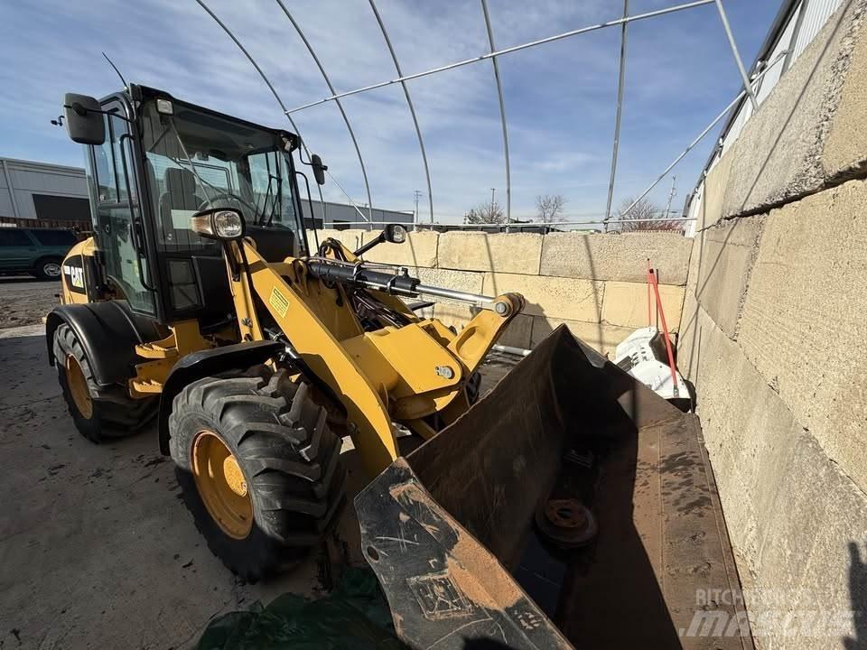 CAT 908M Carregadeiras de rodas