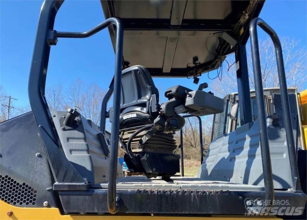 CAT CB15 Cilindros Compactadores monocilíndricos