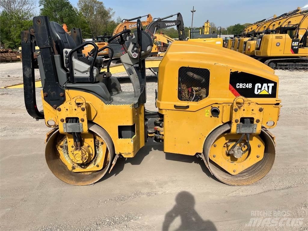 CAT CB24B Cilindros Compactadores monocilíndricos
