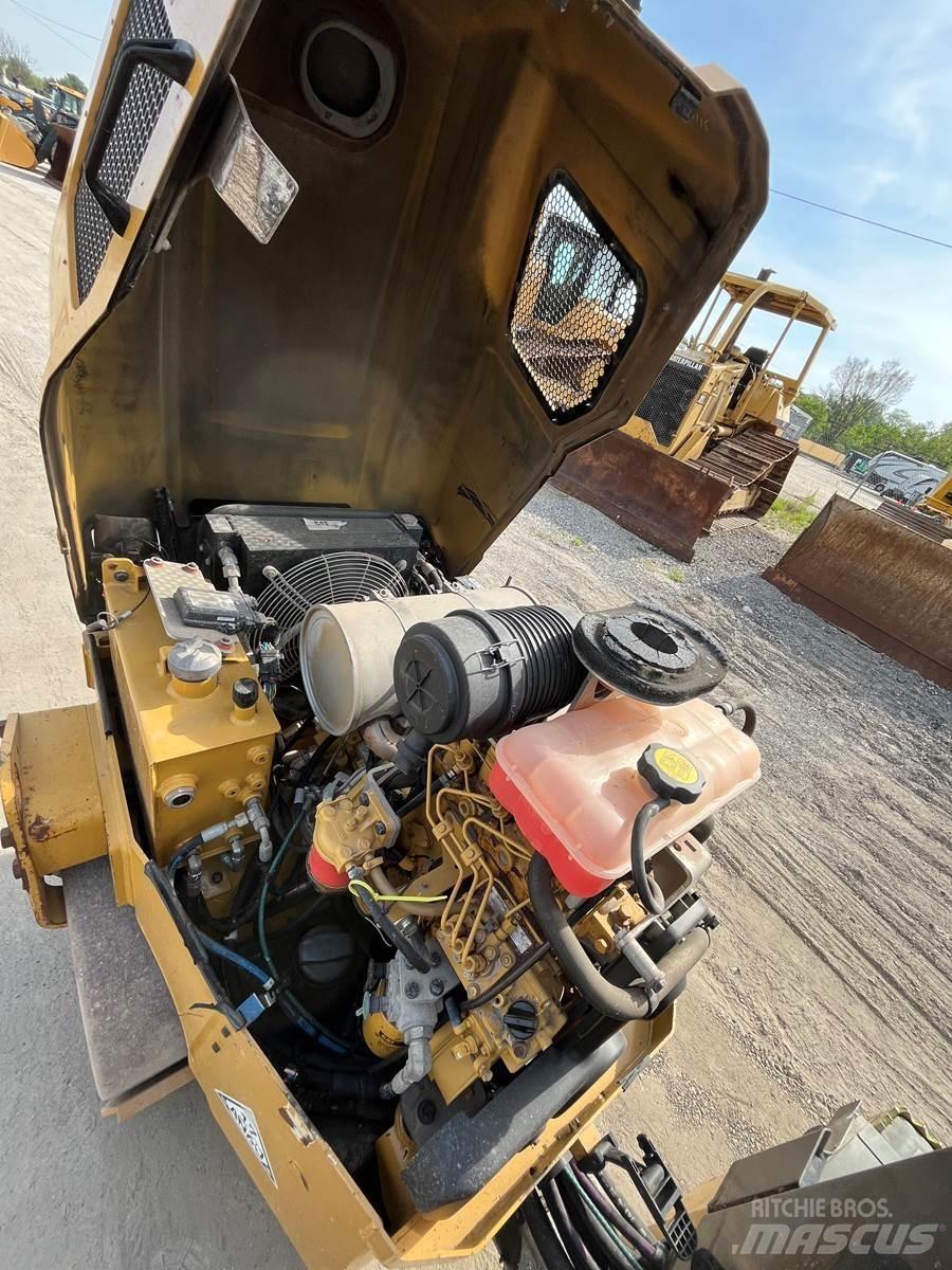 CAT CB24B Cilindros Compactadores monocilíndricos
