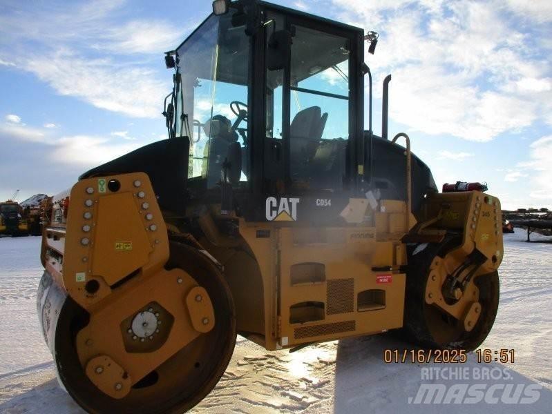 CAT CD54 Cilindros Compactadores de pneus