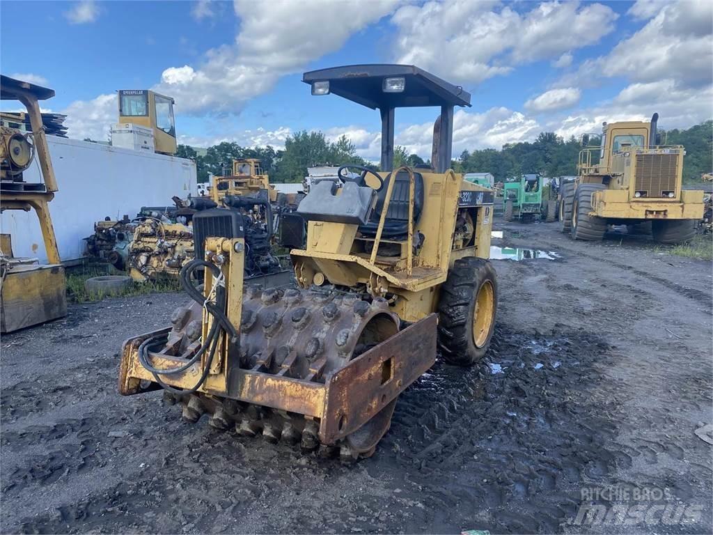 CAT CP323C Compactadores para terra