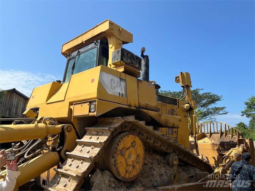 CAT D10T Dozers - Tratores rastos