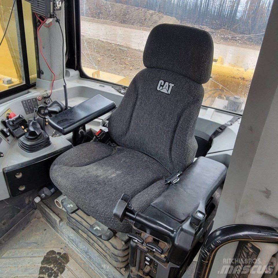 CAT D10T Dozers - Tratores rastos