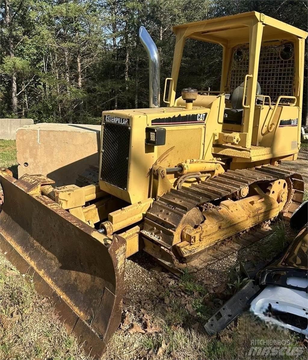 CAT D3B Dozers - Tratores rastos