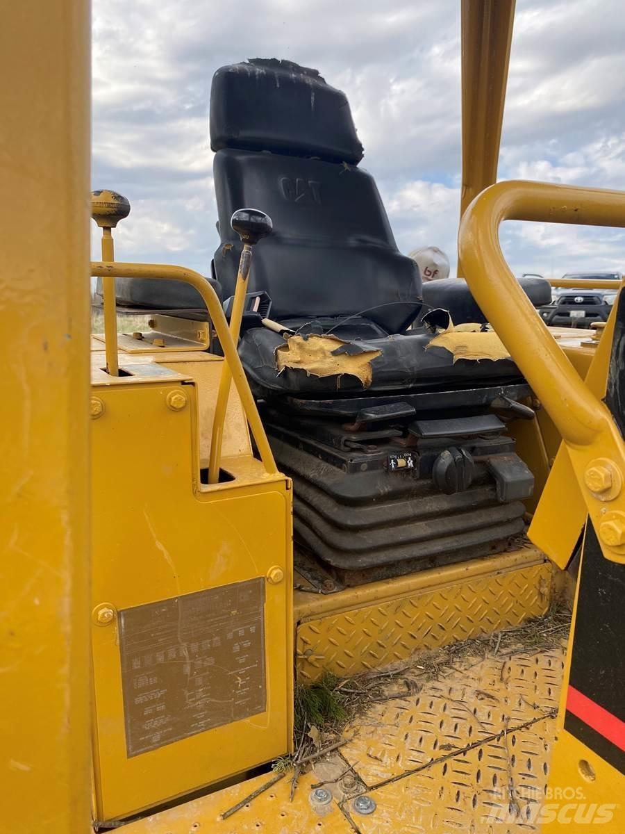 CAT D3C Dozers - Tratores rastos