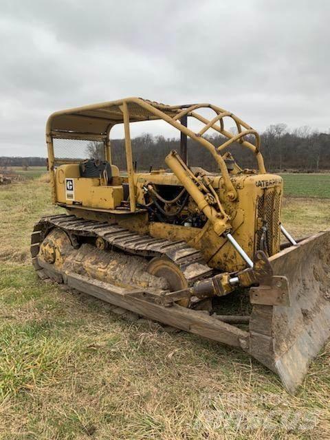 CAT D4D Dozers - Tratores rastos