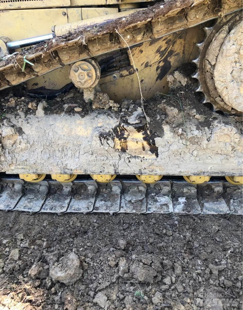 CAT D5M Dozers - Tratores rastos