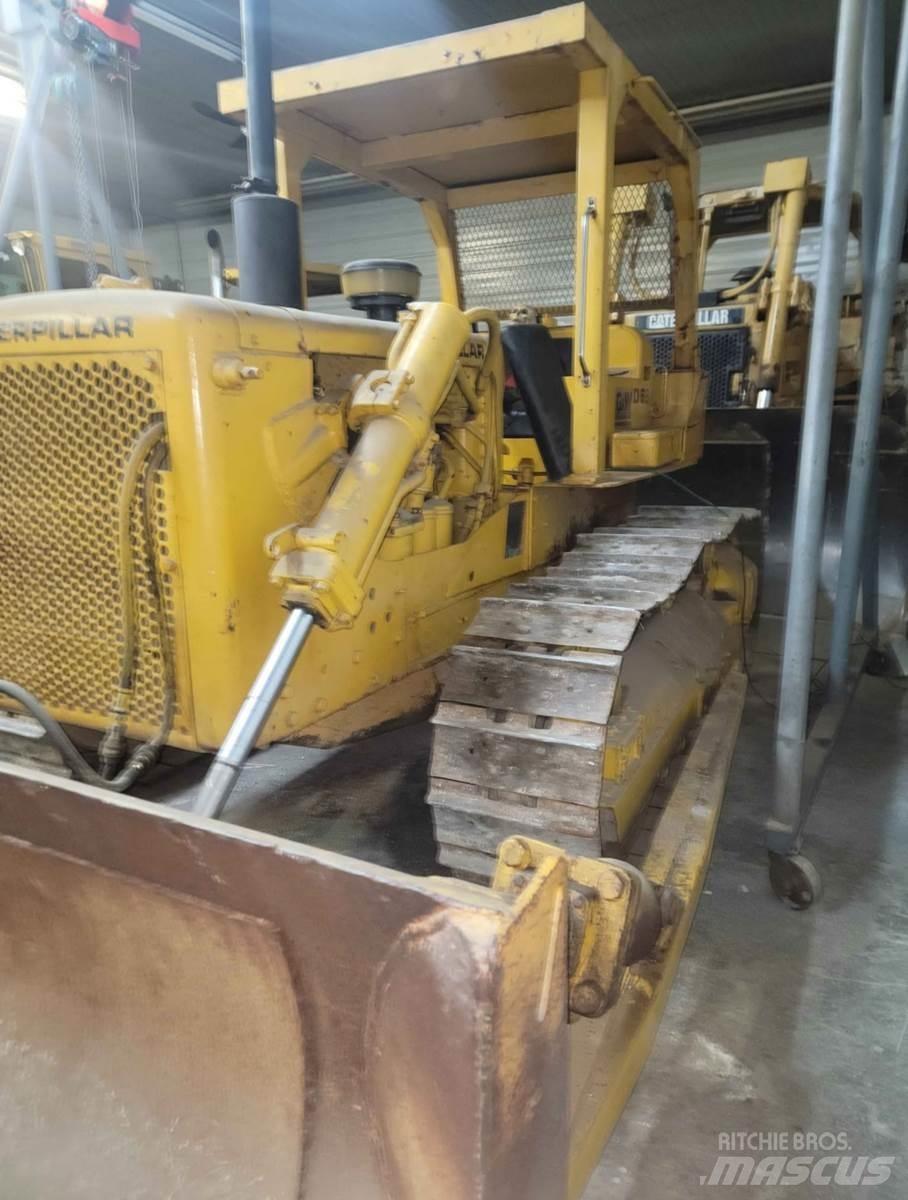 CAT D6B Dozers - Tratores rastos