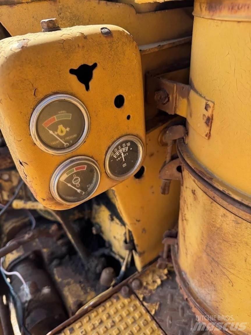CAT D7 Dozers - Tratores rastos