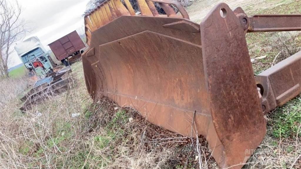 CAT D8R Dozers - Tratores rastos