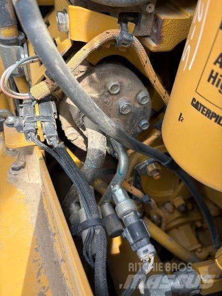 CAT D8T Dozers - Tratores rastos