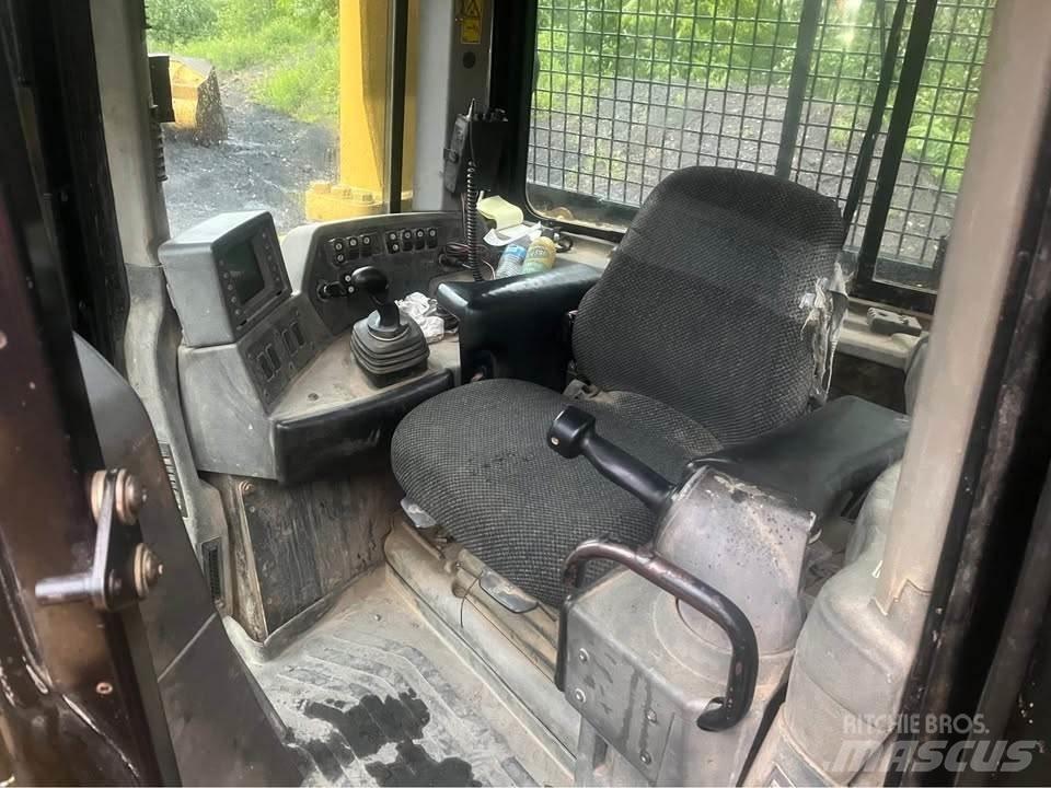 CAT D8T Dozers - Tratores rastos