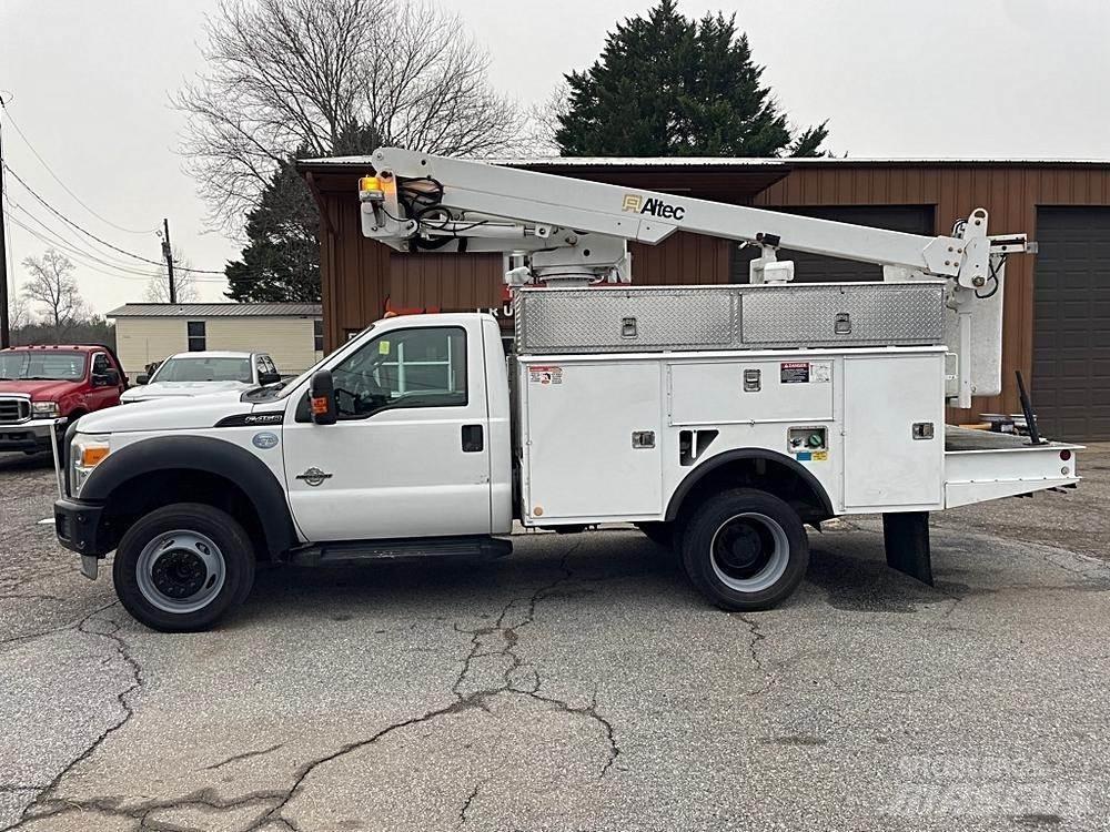 Ford F-450 Plataformas aéreas montadas em camião