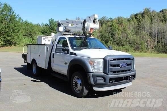 Ford F-550 Plataformas aéreas montadas em camião
