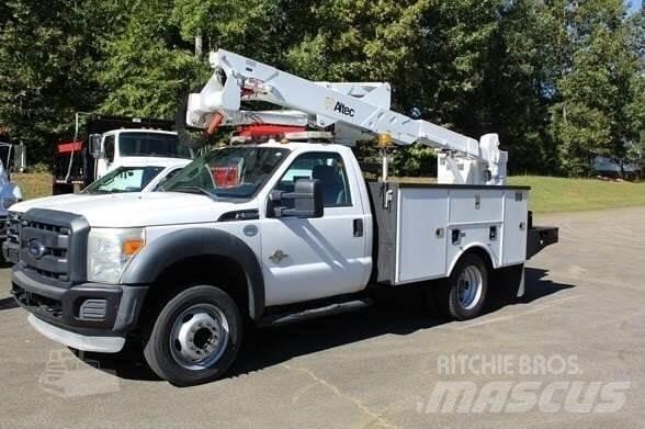 Ford F-550 Plataformas aéreas montadas em camião