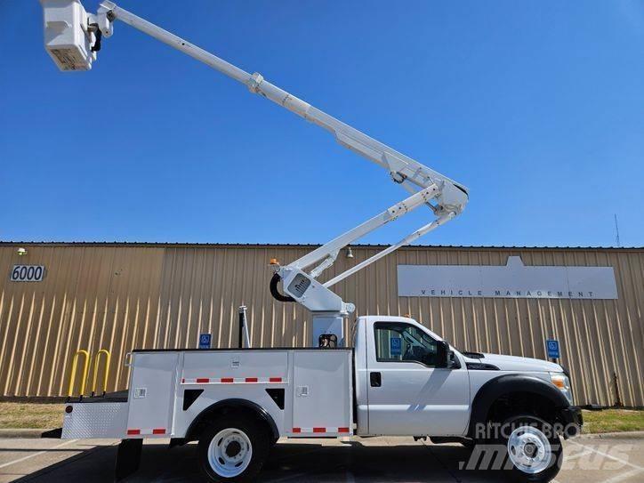 Ford F - 550 Plataformas aéreas montadas em camião