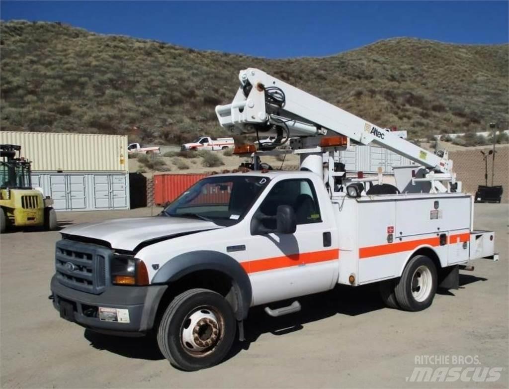 Ford F-550 Plataformas aéreas montadas em camião