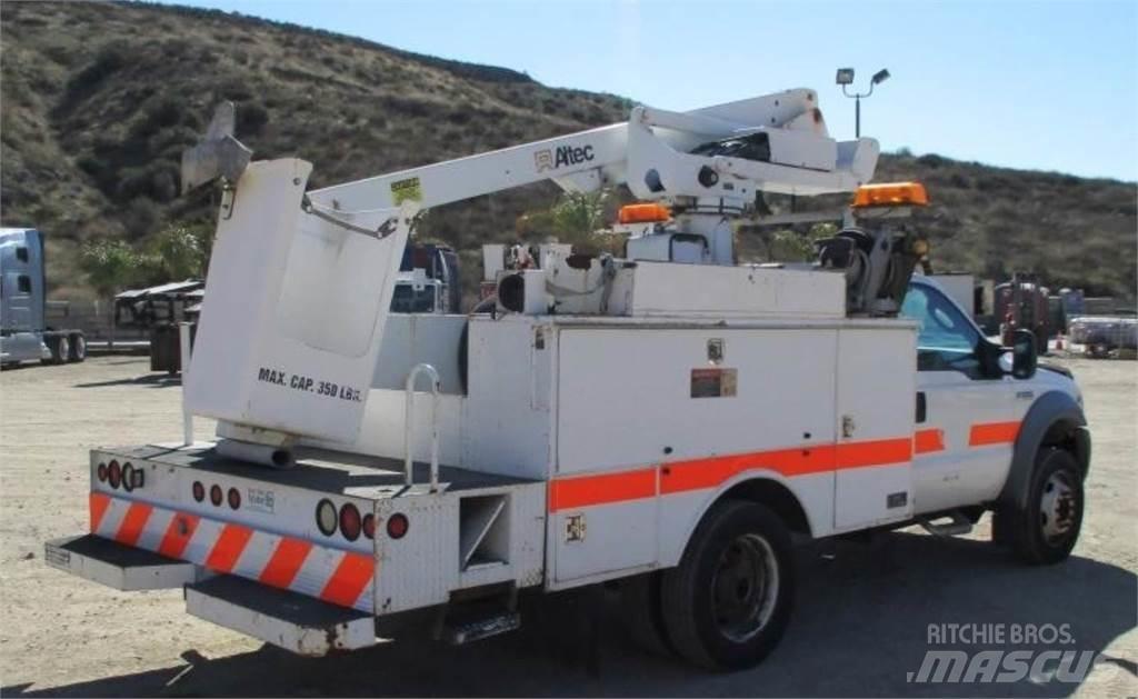 Ford F-550 Plataformas aéreas montadas em camião