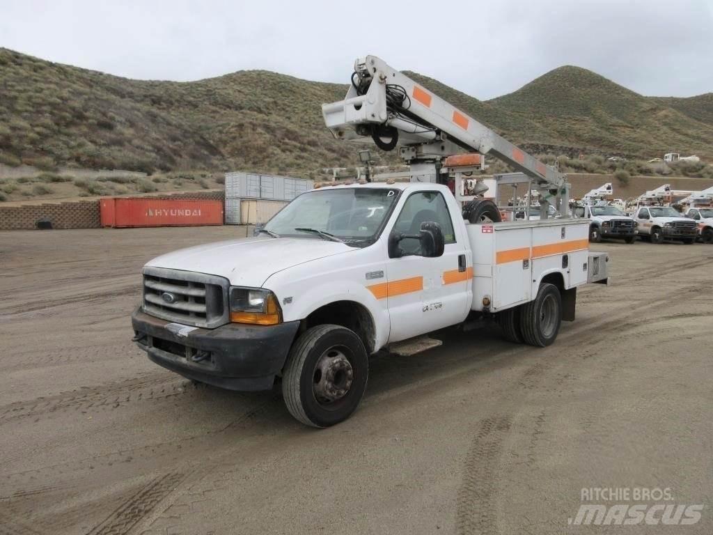 Ford F-550 Plataformas aéreas montadas em camião