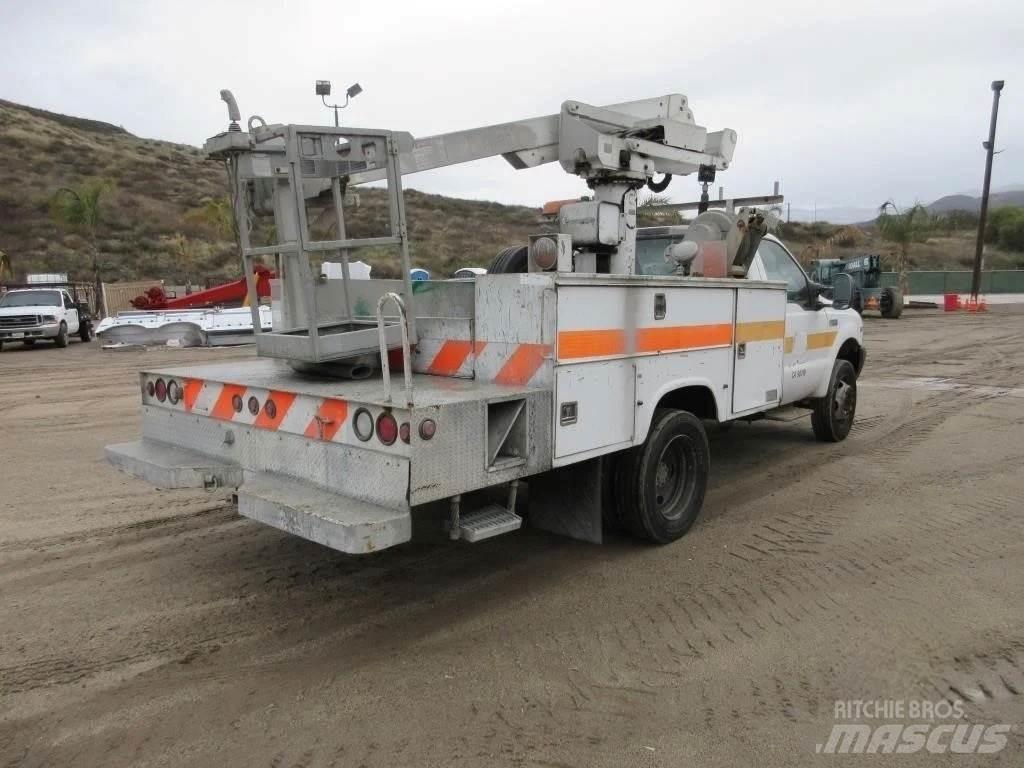 Ford F-550 Plataformas aéreas montadas em camião