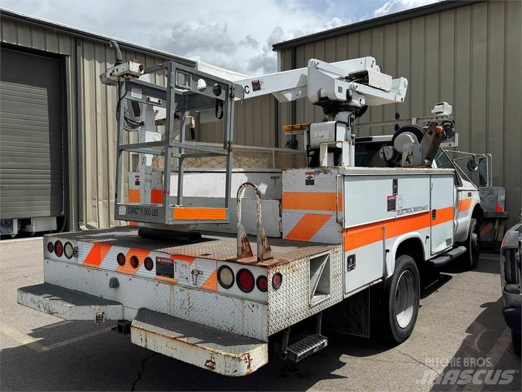 Ford F-550 Plataformas aéreas montadas em camião