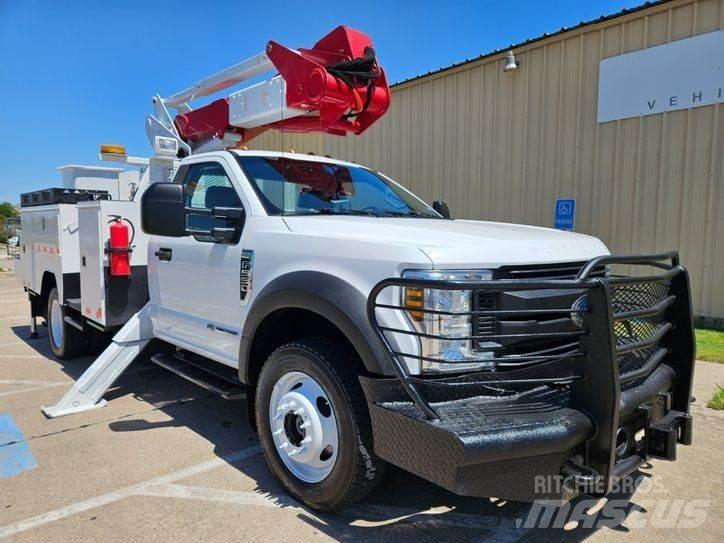 Ford F-550 Plataformas aéreas montadas em camião
