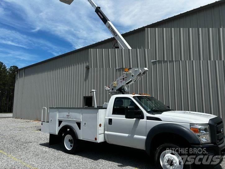Ford F-550 Plataformas aéreas montadas em camião