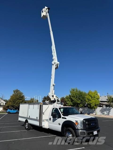 Ford F-550 Plataformas aéreas montadas em camião