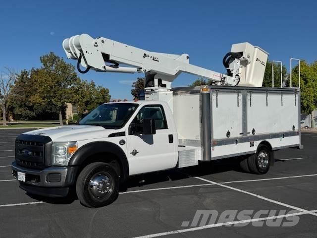 Ford F-550 Plataformas aéreas montadas em camião