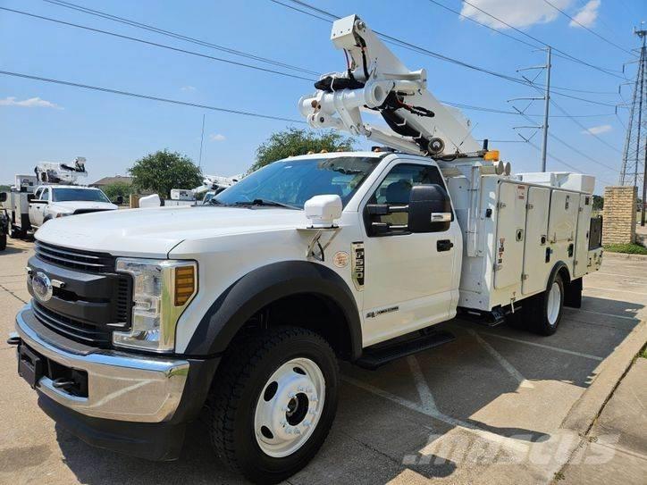 Ford F-550 Plataformas aéreas montadas em camião
