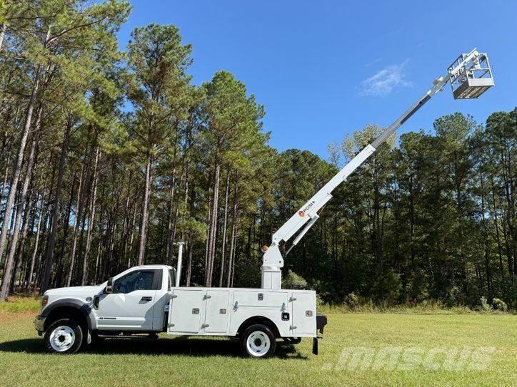 Ford F-550 Plataformas aéreas montadas em camião