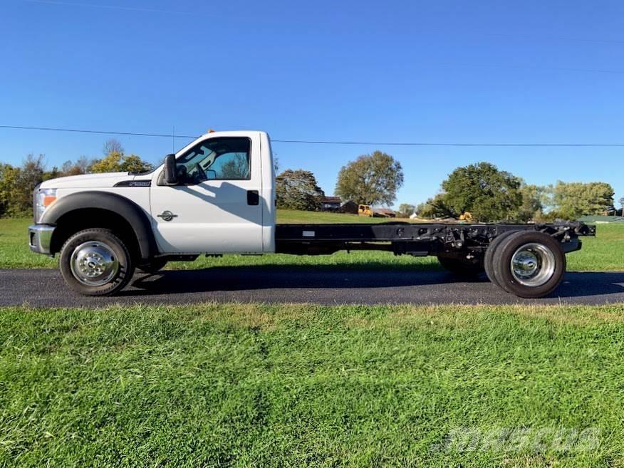 Ford F-550 Camiões de chassis e cabine