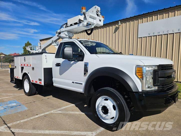 Ford F-550 Plataformas aéreas montadas em camião