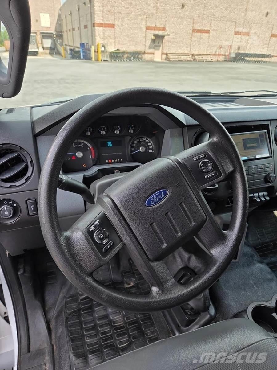 Ford F-650 Caminhões de caixa fechada