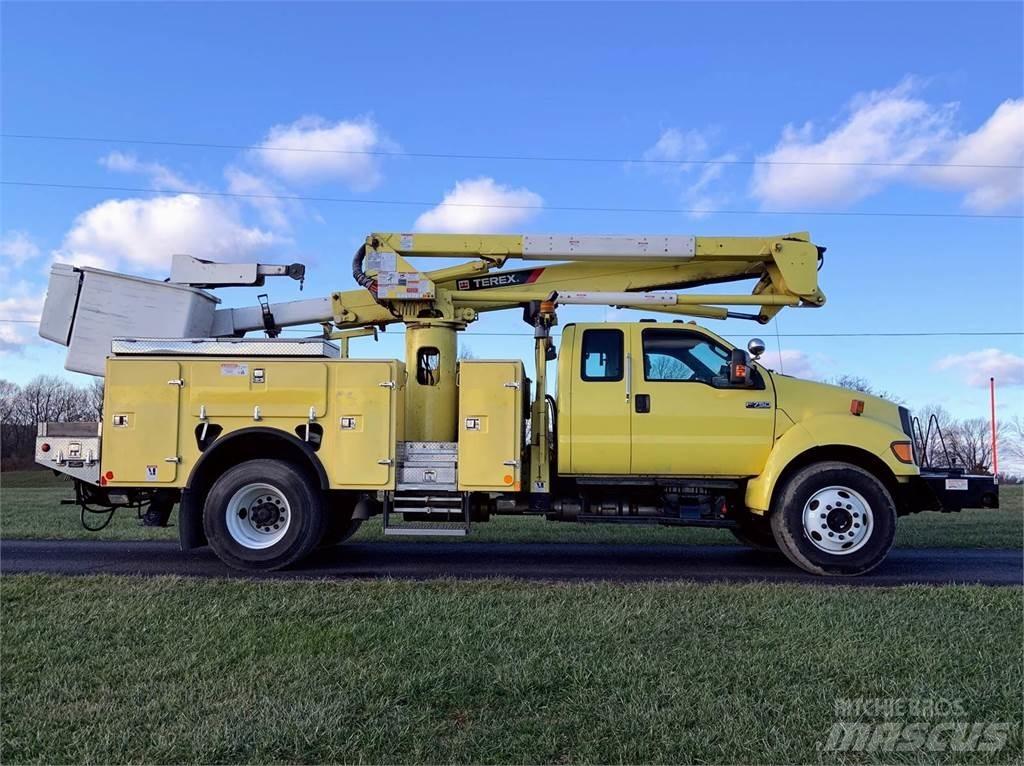 Ford F-750 Plataformas aéreas montadas em camião