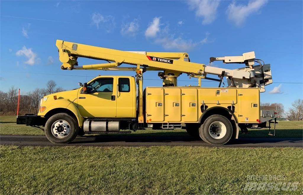 Ford F-750 Plataformas aéreas montadas em camião