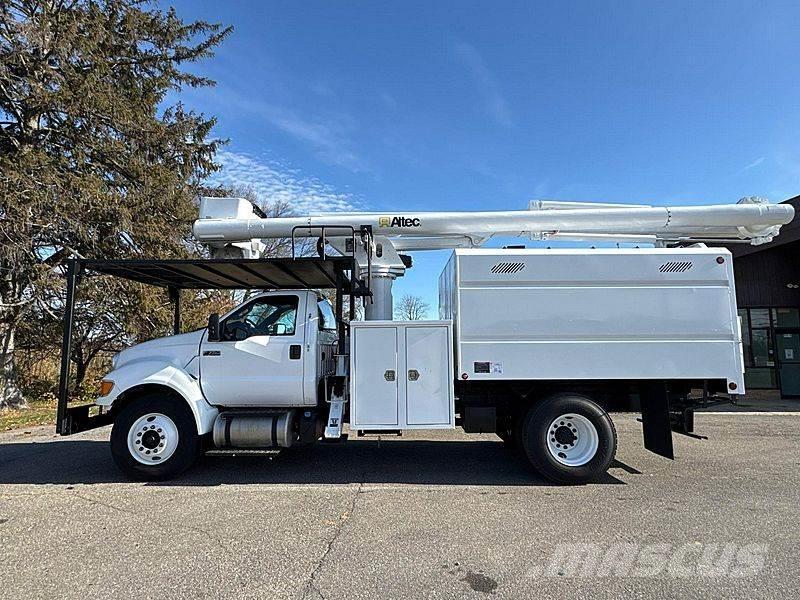 Ford F-750 Plataformas aéreas montadas em camião