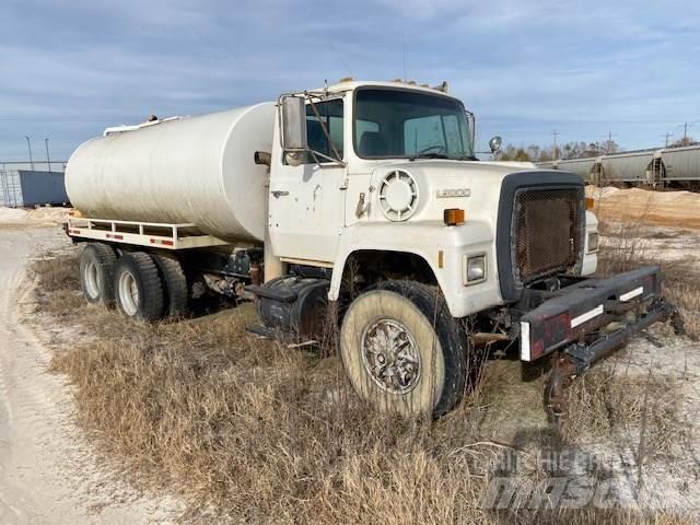 Ford L9000 Camiões-cisterna