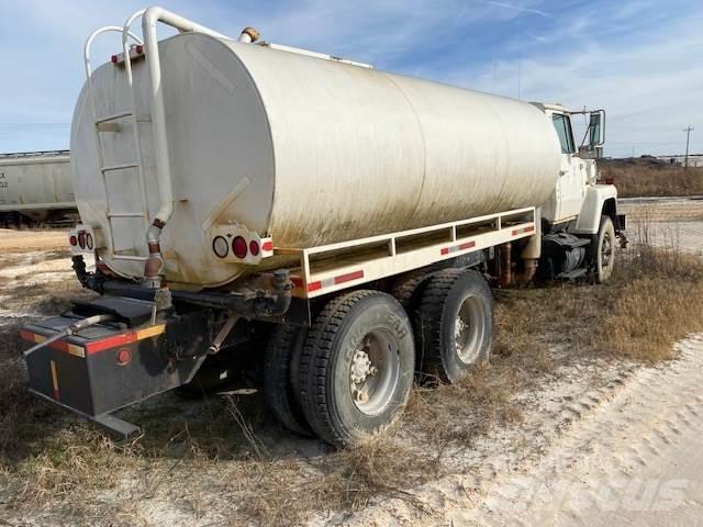 Ford L9000 Camiões-cisterna