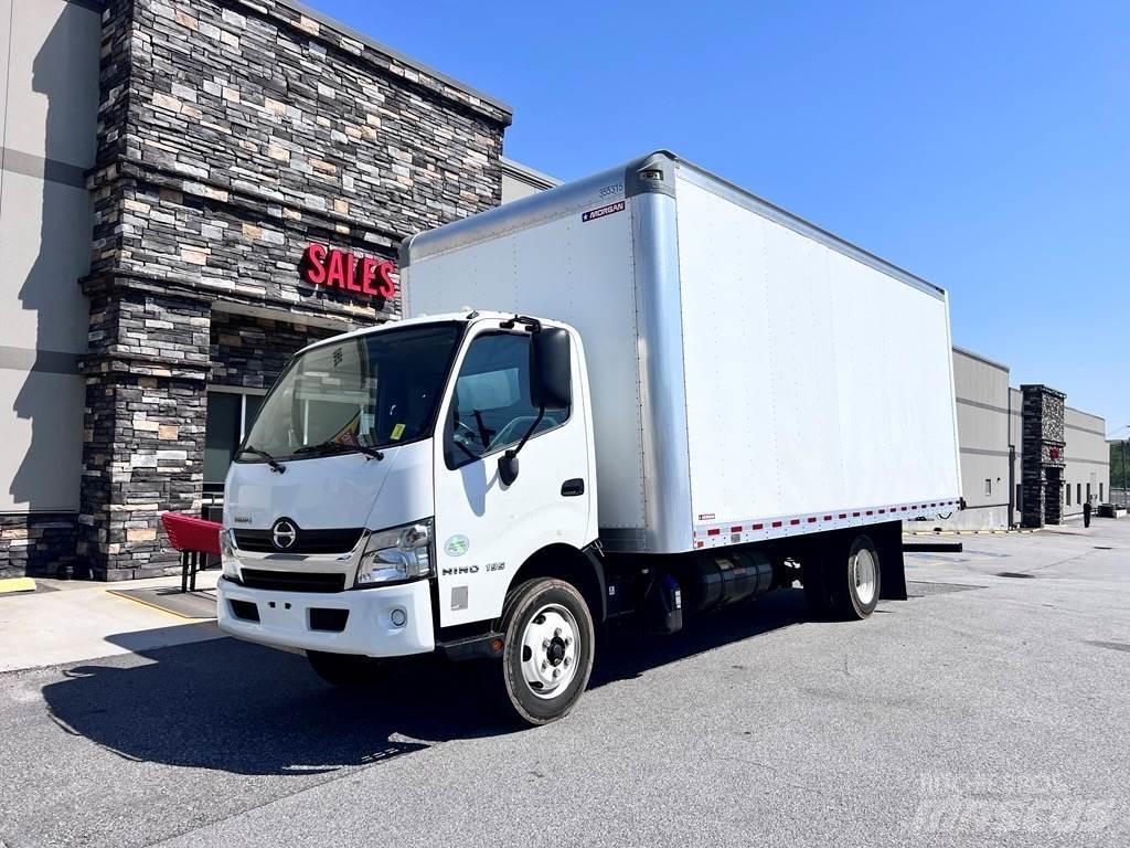 Hino 195 Caminhões de caixa fechada