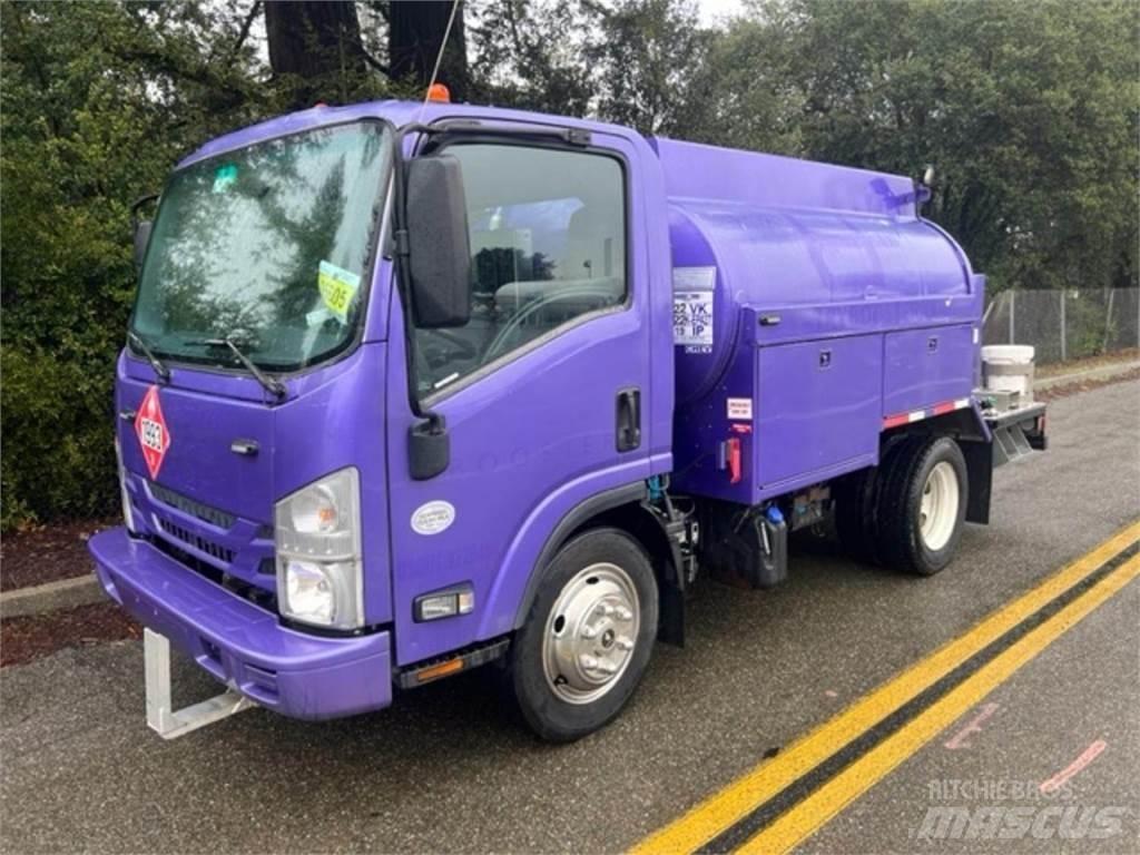 Isuzu NPR Camiões-cisterna