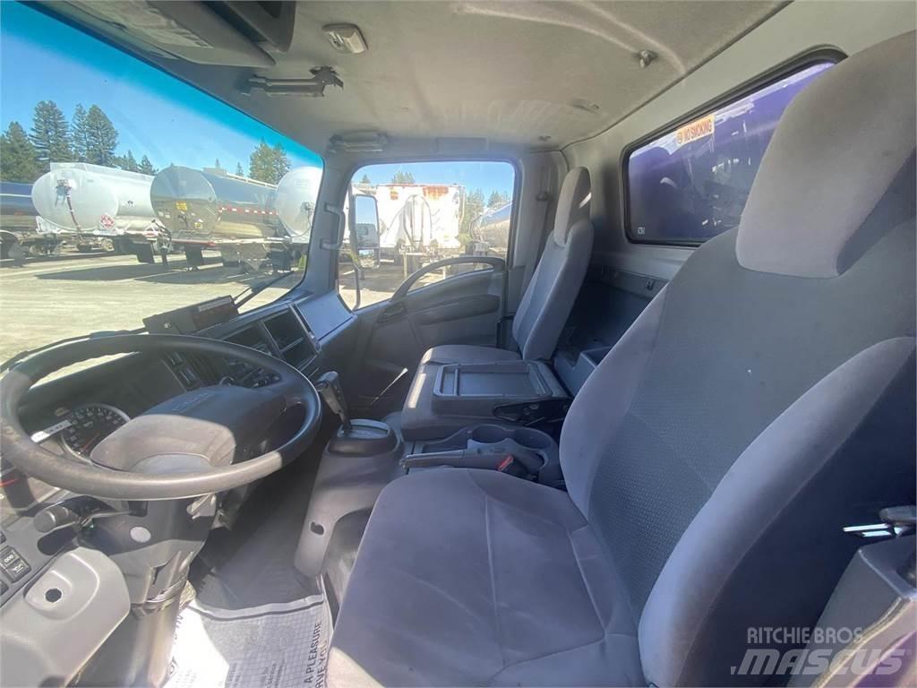 Isuzu NQR Camiões-cisterna
