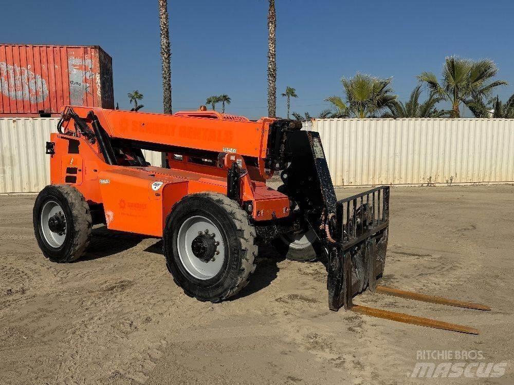 JLG 8042 Manipulador telescópico