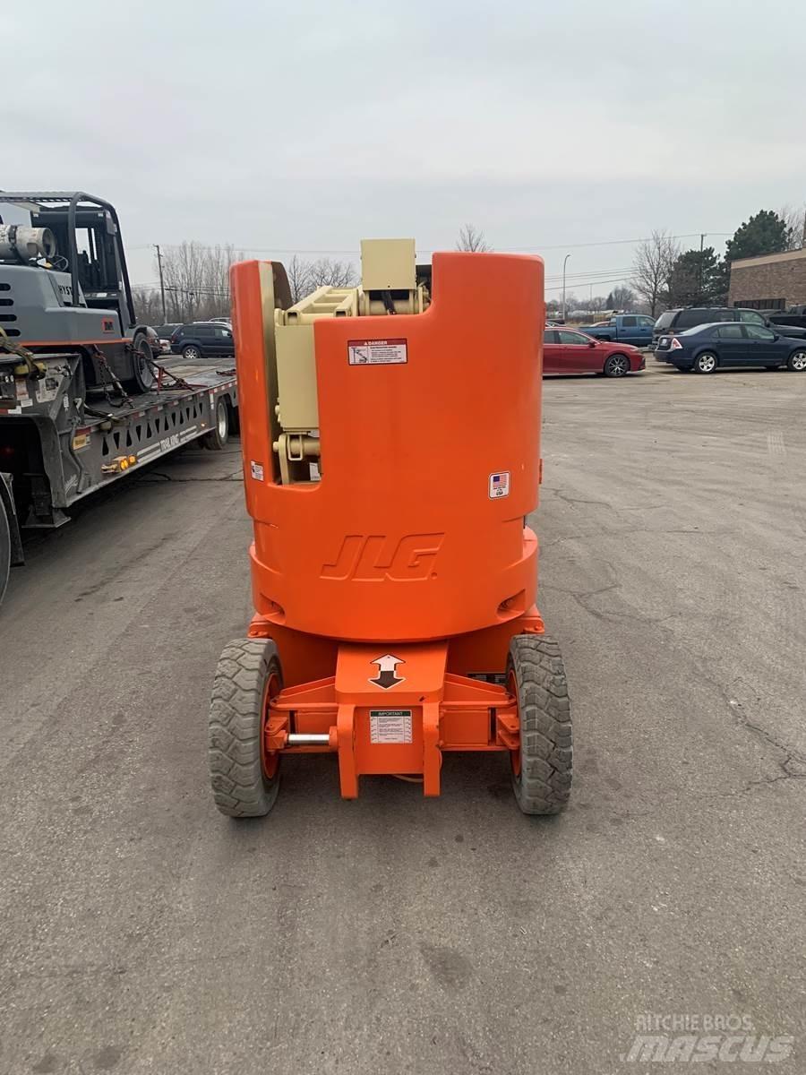 JLG E300AJ Plataformas de Mastro Vertical