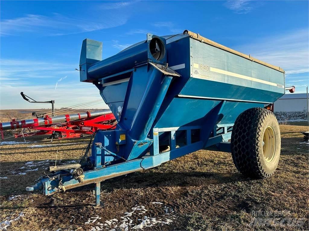 Kinze 640 Carrinhos de grão
