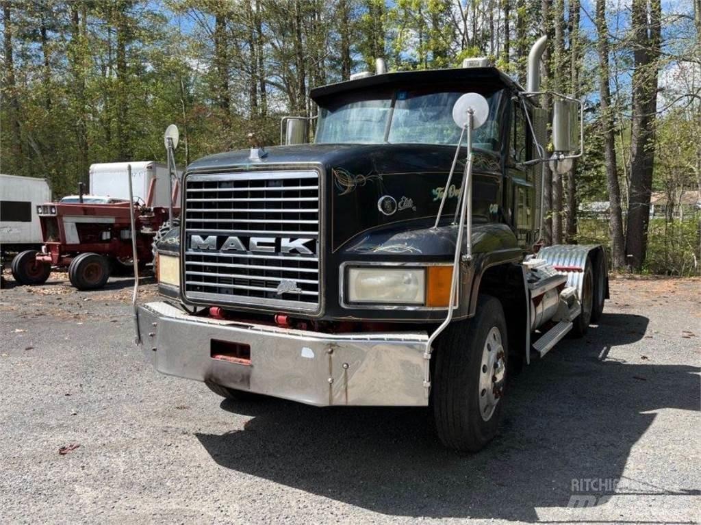 Mack CL733 Cavalos Mecânicos