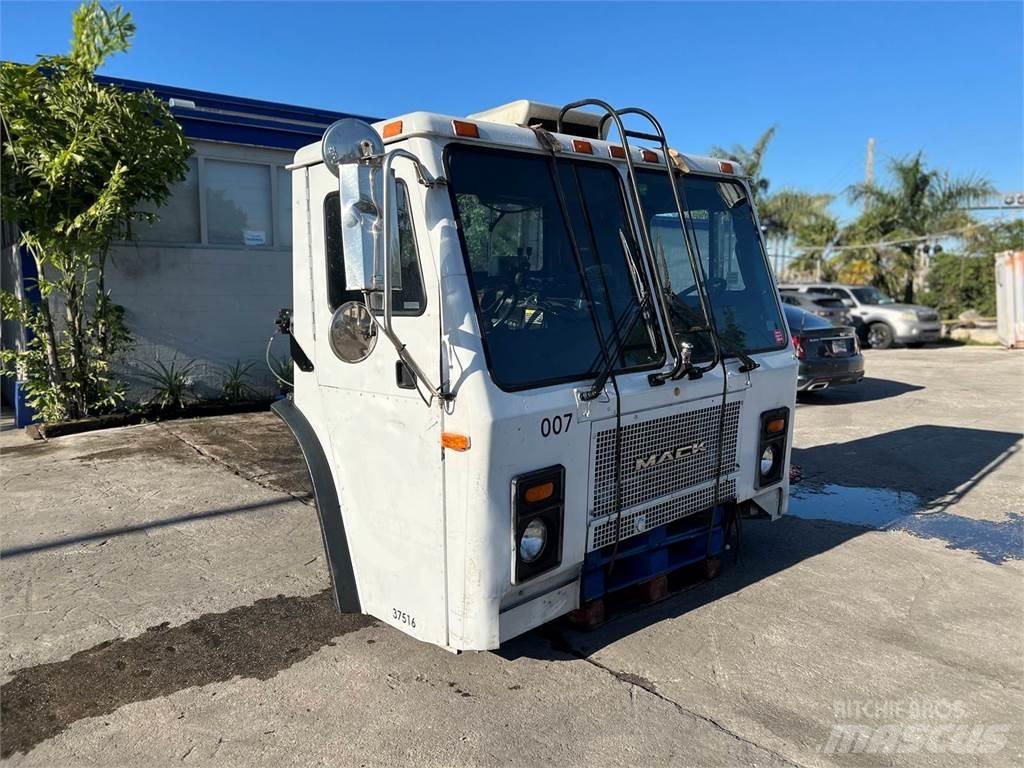Mack LE613 Transportes - Outros
