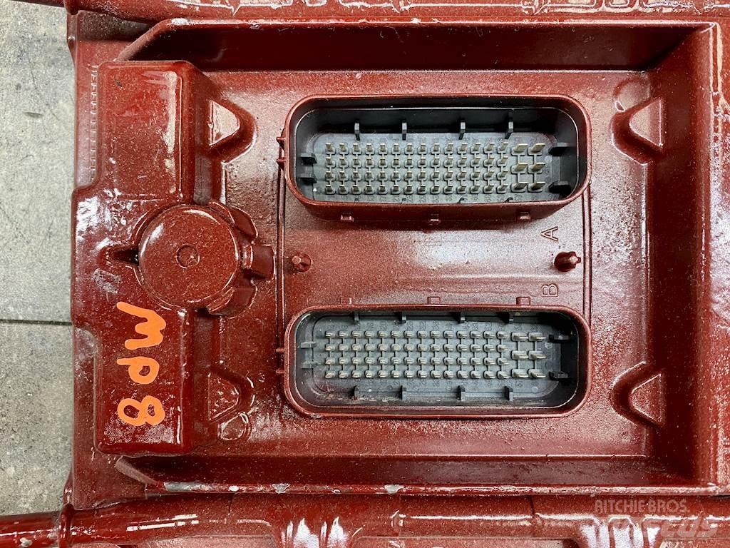 Mack MP8 Electrónica